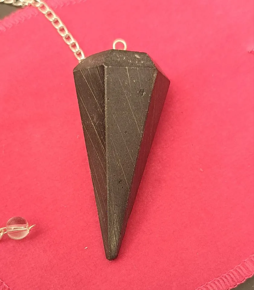 Un pendule en Shungite.